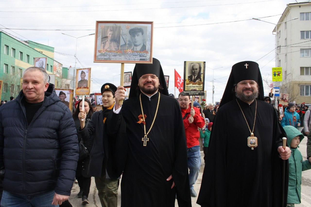 В рядах "Бессмертного полка" в Якутске - священники