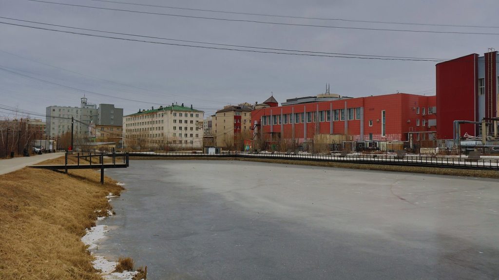 Тонкий лёд на Талом озере в Якутске